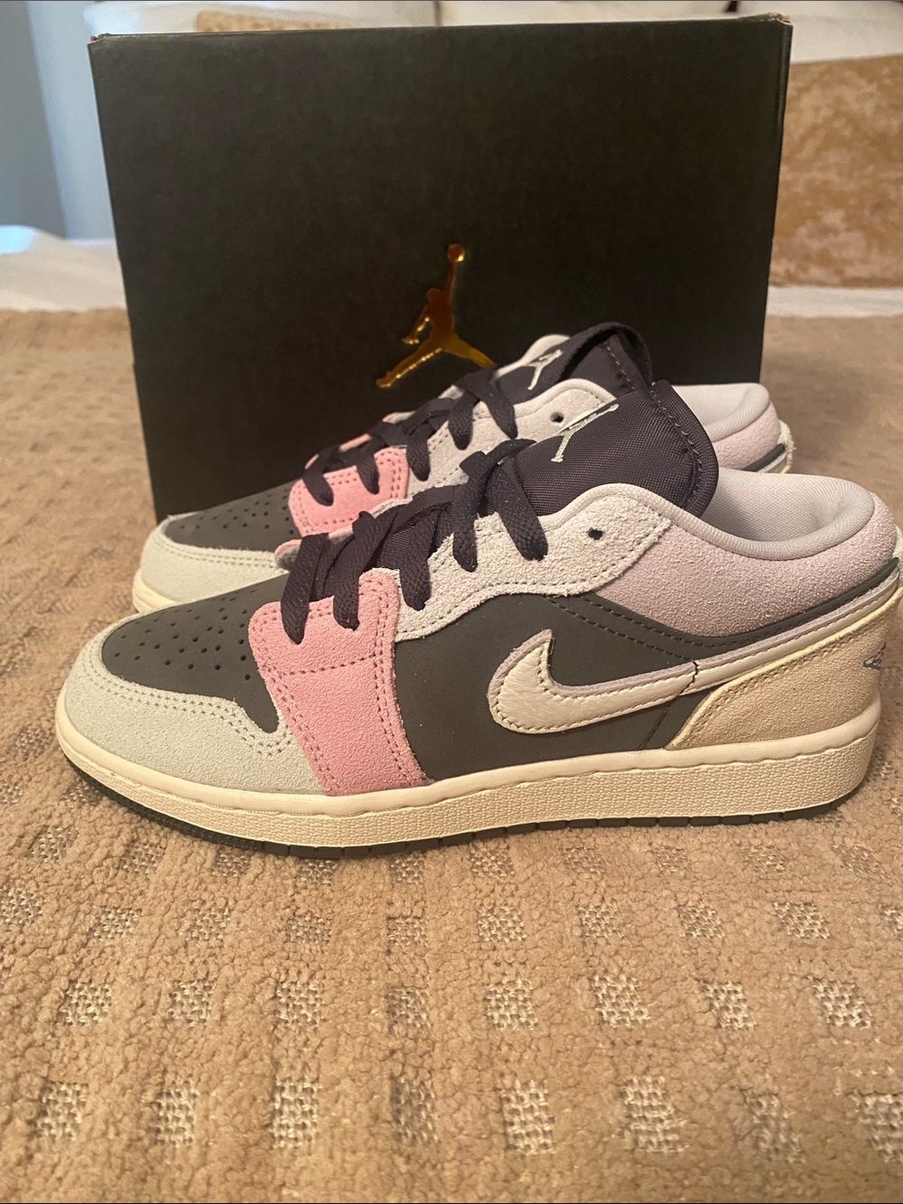 Jordan Kids Low-Top Sneakers in Pink, Gray and Black